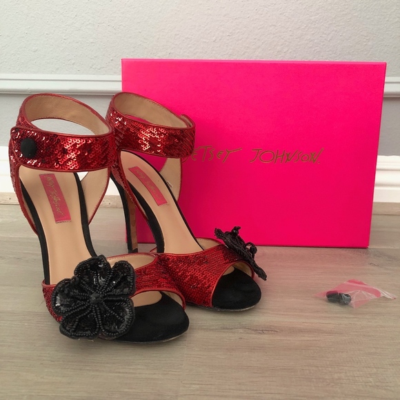 betsey johnson neena pump